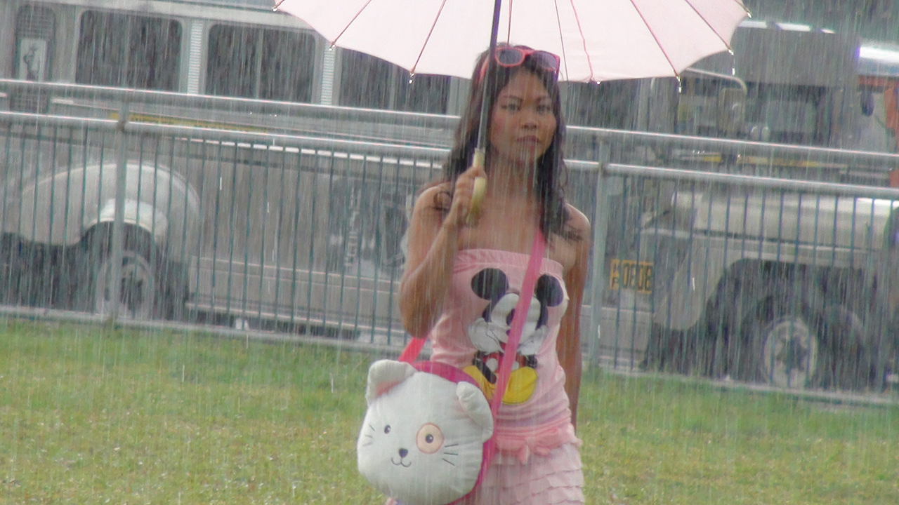 Wet Pinay found in a rainstorm gets fucked