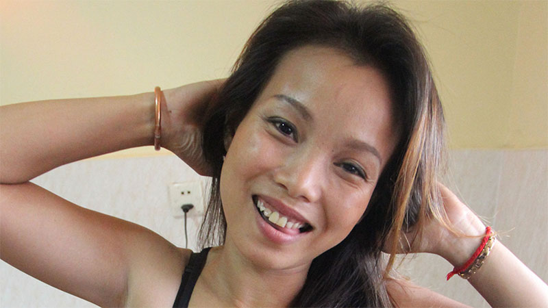 Hot ethnic MILF with nice boobs and pussy beds down with stranger